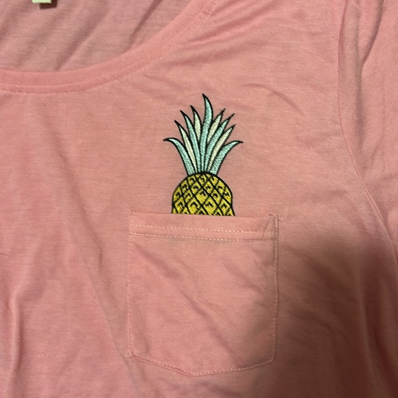 pink pineapple pocket t-shirt - Picture 2 of 5